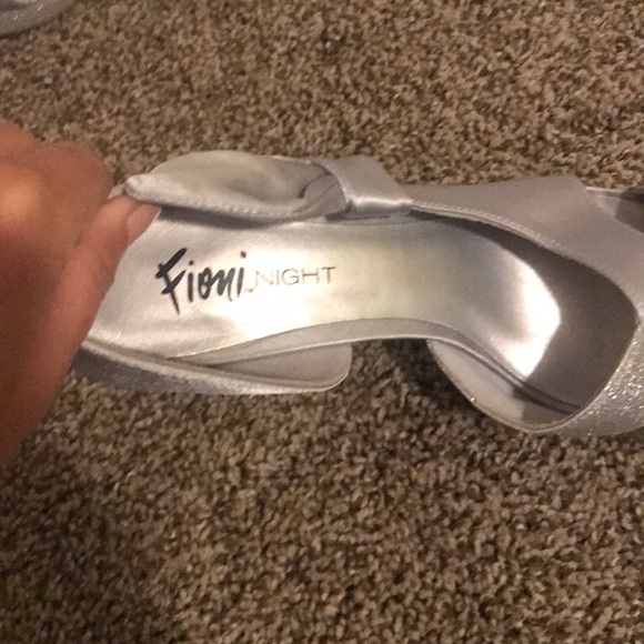 Grey sparkly high heels - Picture 3 of 5